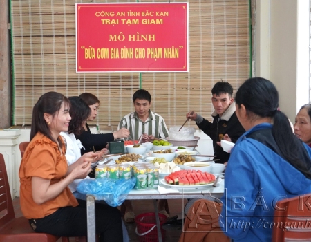 Bữa cơm sum họp là niềm hạnh phúc, giúp phạm nhân có thêm động lực trong lao động, học tập, cải tạo tốt