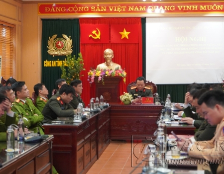Đại tá Hà Văn Tuyên, Uỷ viên Ban thường vụ Tỉnh uỷ, Bí thư Đảng uỷ, Giám đốc Công an tỉnh chủ trì hội nghị tại điểm cầu Công an tỉnh Bắc Kạn
