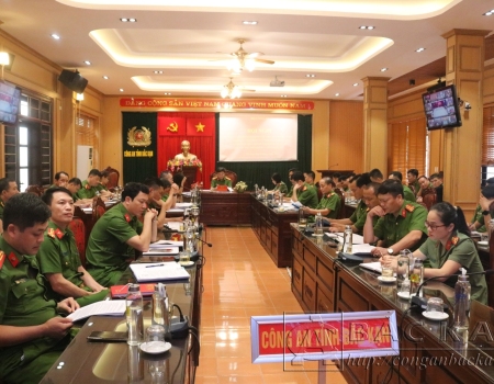 Đại tá.TS Nguyễn Thanh Tuân, Phó Giám đốc Công an tỉnh chủ trì hội nghị tại điểm cầu Công an Bắc Kạn