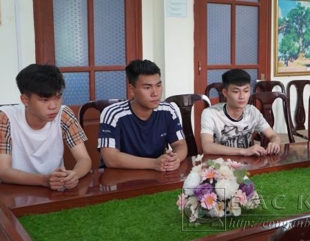 Đinh Như Trung, Nguyễn Hoàng Bình, Nguyễn Tùng Dương (từ trái qua phải)
