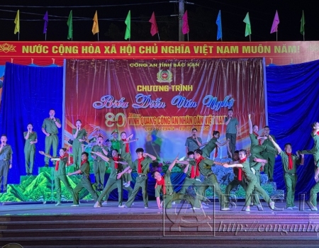Biểu diễn văn nghệ phục vụ bà con nhân dân huyện Ba Bể