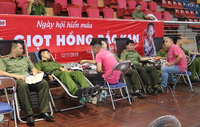 Ngày hội "Giọt hồng Bắc Kạn " năm 2019 thu hút đông đảo nhân dân, ĐVTN, lực lượng vũ trang  tham gia đăng ký, hiến máu.