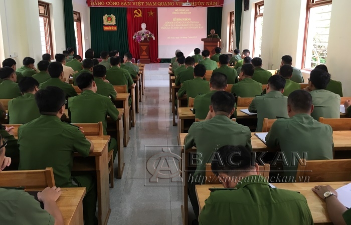 Đại tá Đinh Quang Huy, Phó Giám đốc Công an tỉnh phát biểu chỉ đạo tại lớp tập huấn
