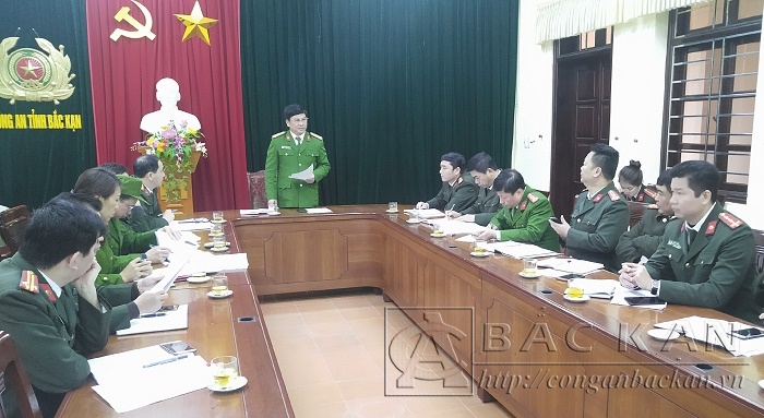 Đại tá Nguyễn Thanh Tuân - PGĐ Công an tỉnh giao nhiệm vụ bảo đảm ANTT cho việc sáp nhập các đơn vị hành chính cấp xã cho các đơn vị liên quan
