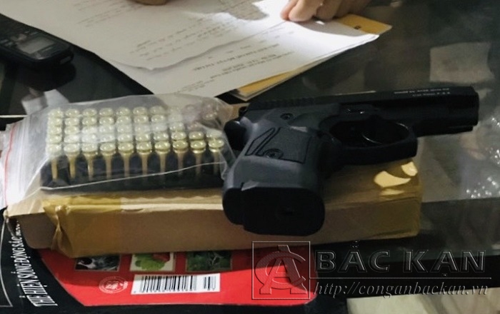 Khẩu súng Vũ Ngọc Dương sử dụng để bắn Lý Văn Sự và số đạn cơ quan điều tra thu giữ