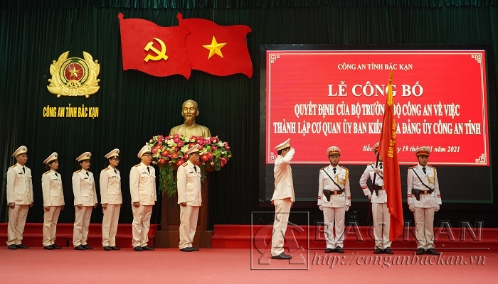 Cơ quan UBKT Đảng ủy Công an tỉnh thực hiện nghi lễ tuyên thệ thành lập đơn vị mới.