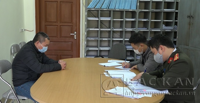 Cơ quan ANĐT Công an tỉnh Bắc Kạn làm việc với Phạm Văn Hơn