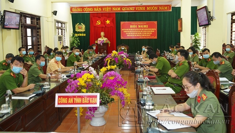 Đại tá Đinh Quang Huy, Phó Giám đốc Công an tỉnh chủ trì hội nghị tại điểm cầu Bắc Kạn