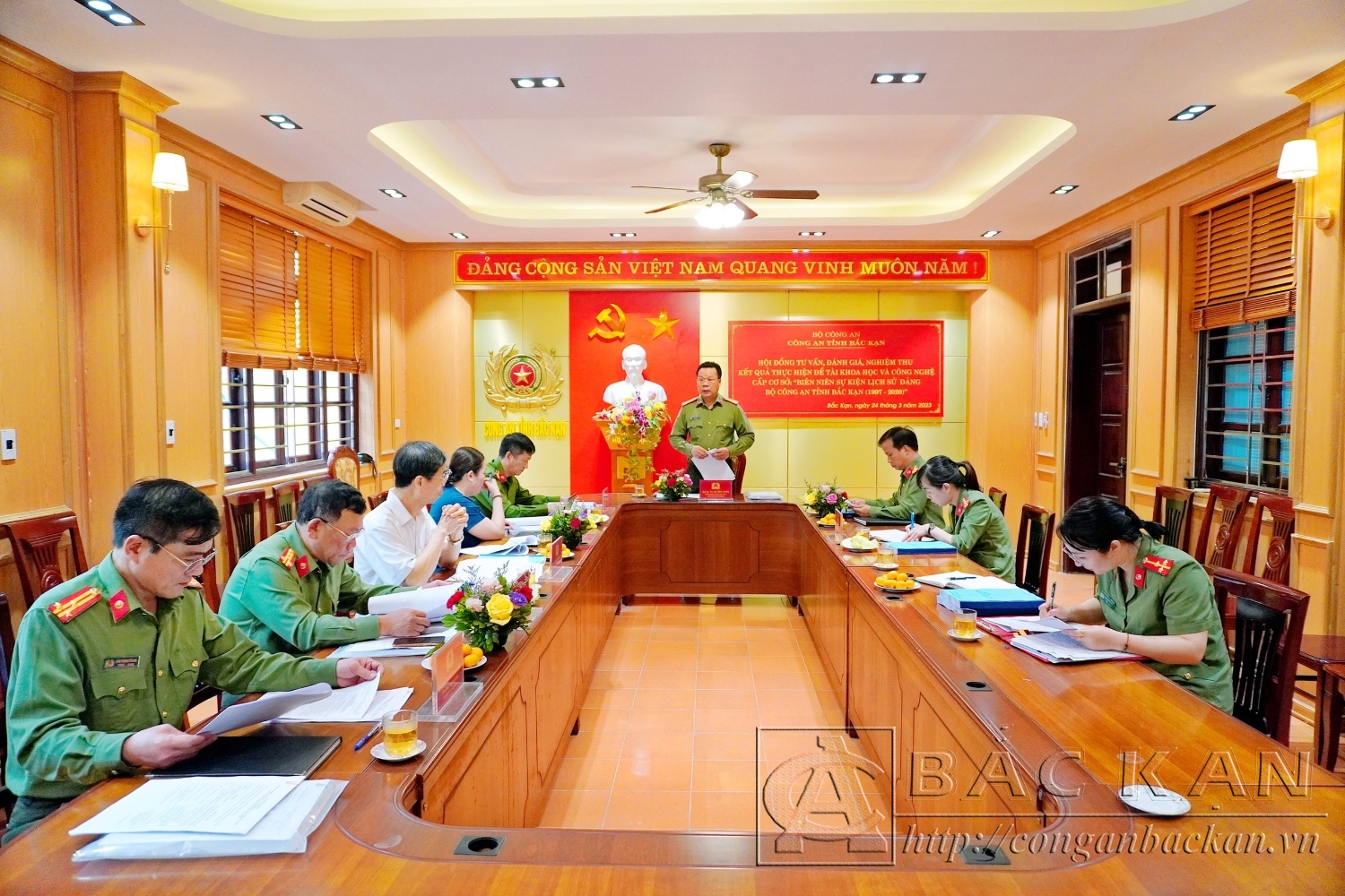 Đại tá Hà Văn Tuyên - Chủ tịch Hội đồng kết luận tại buổi nghiệm thu “Biên niên sự kiện Lịch sử Đảng bộ Công an tỉnh Bắc Kạn (1997 - 2020)”.