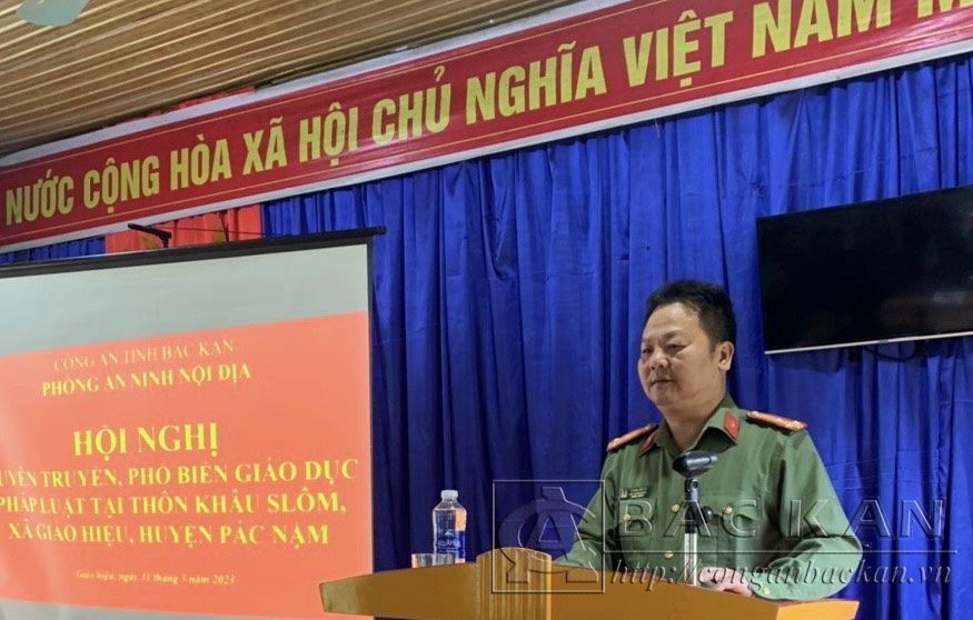 Thượng tá Dương Văn Tu, Phó trưởng Phòng An ninh nội địa thông tin đến bà con về tình hình an ninh trật tự trên địa bàn tỉnh