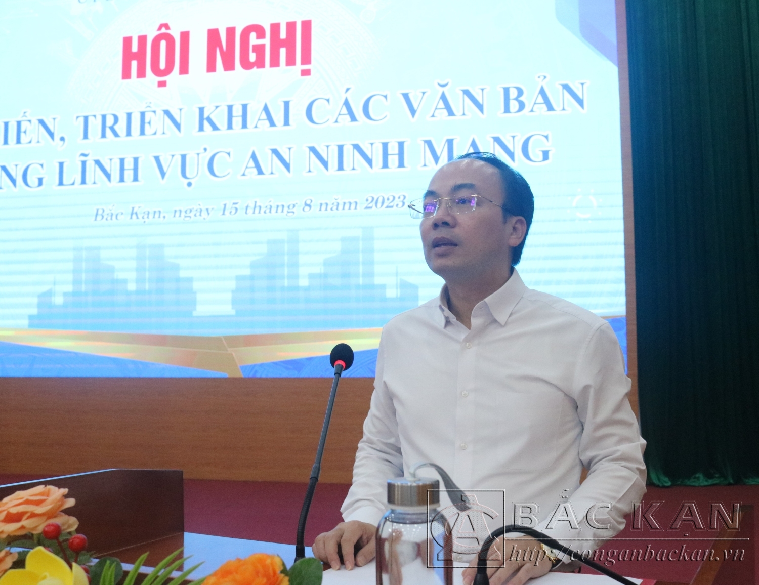 Đồng chí Nguyễn Đăng Bình chủ tịch UBND tỉnh phát biểu khai mạc Hội nghị