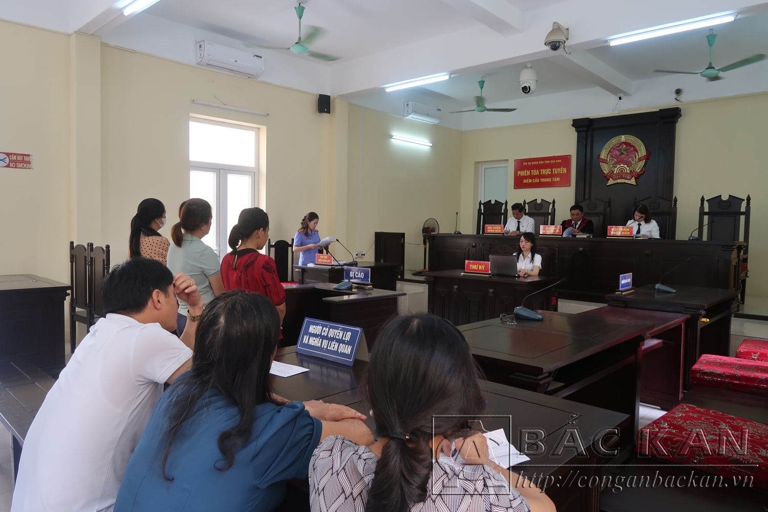 Đại diện Viện kiểm sát nhân dân tỉnh Bắc Kạn thực hành quyền công tố tại phiên tòa.