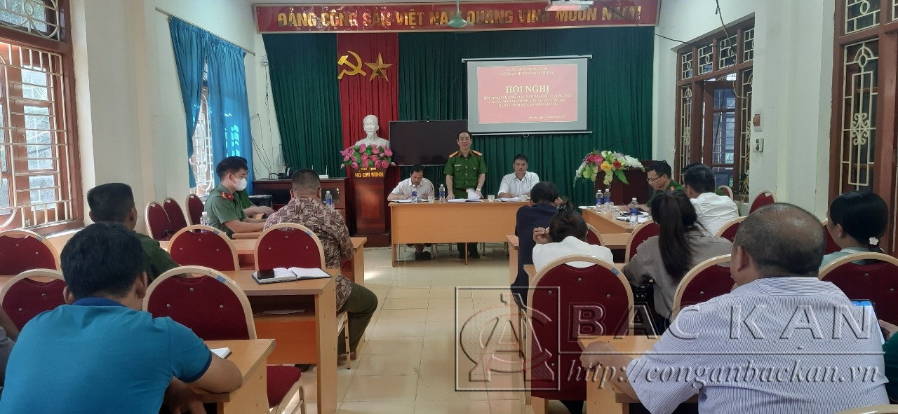Công an huyện Bạch Thông tổ chức đối thoại với nhân dân
