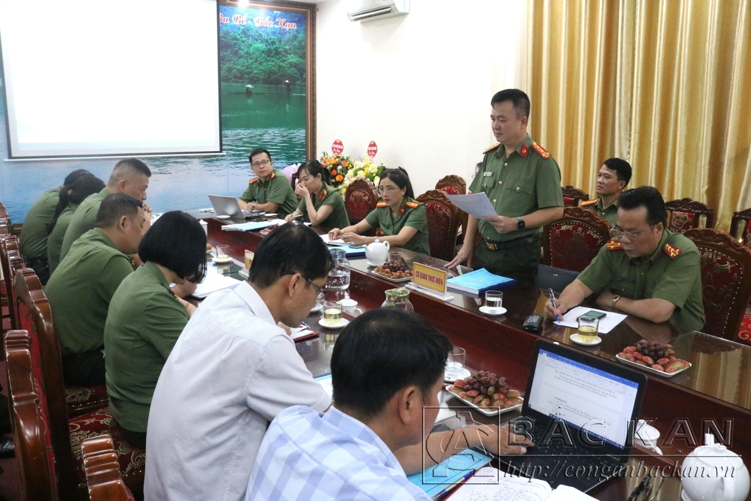 Đại tá, Ths Thăng Quang Huy, Uỷ viên BTV Đảng uỷ, Phó Giám đốc Công an tỉnh chủ nhiệm đề tài báo cáo tổng kết đề tài