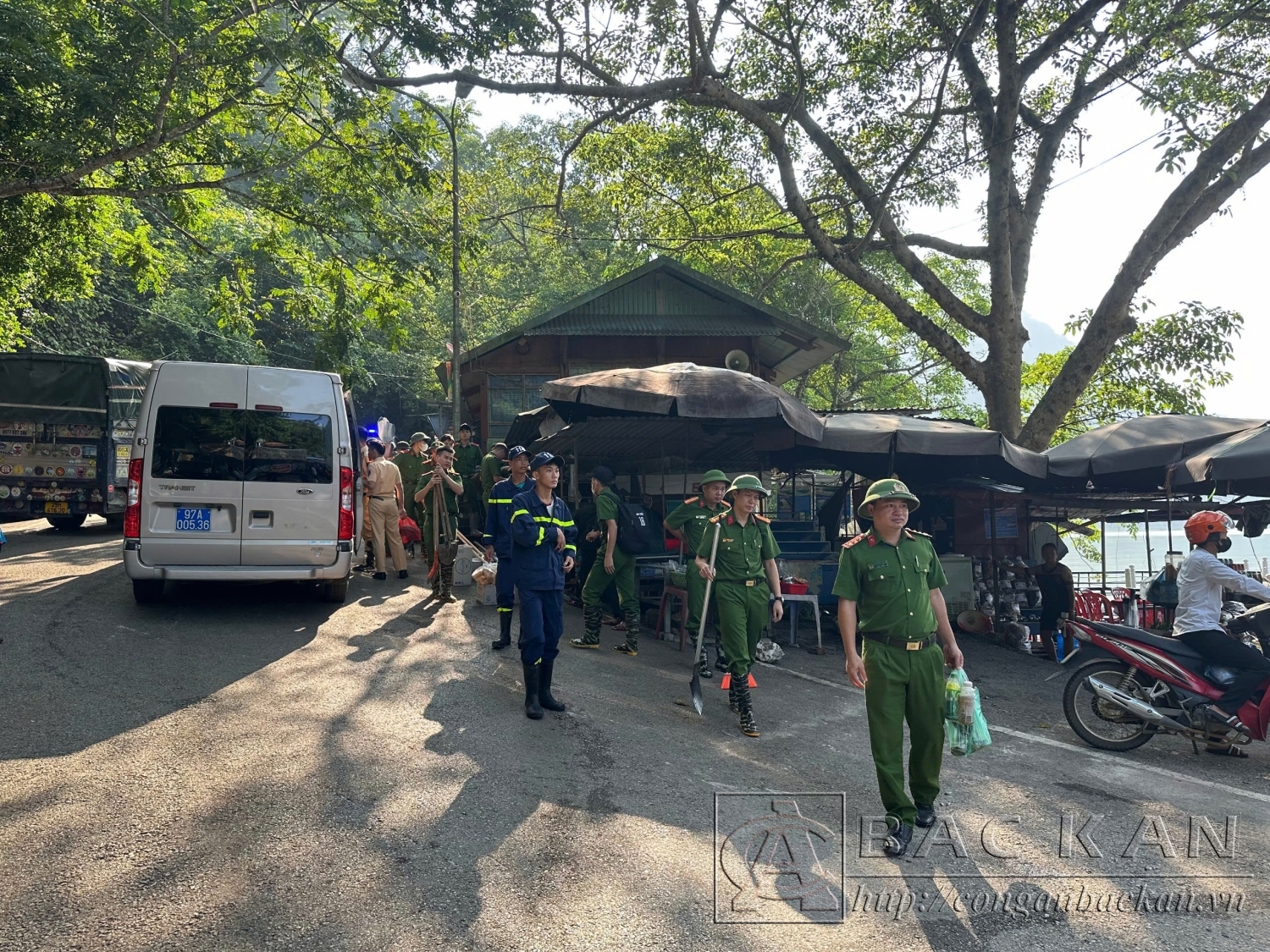 đến nơi hồ