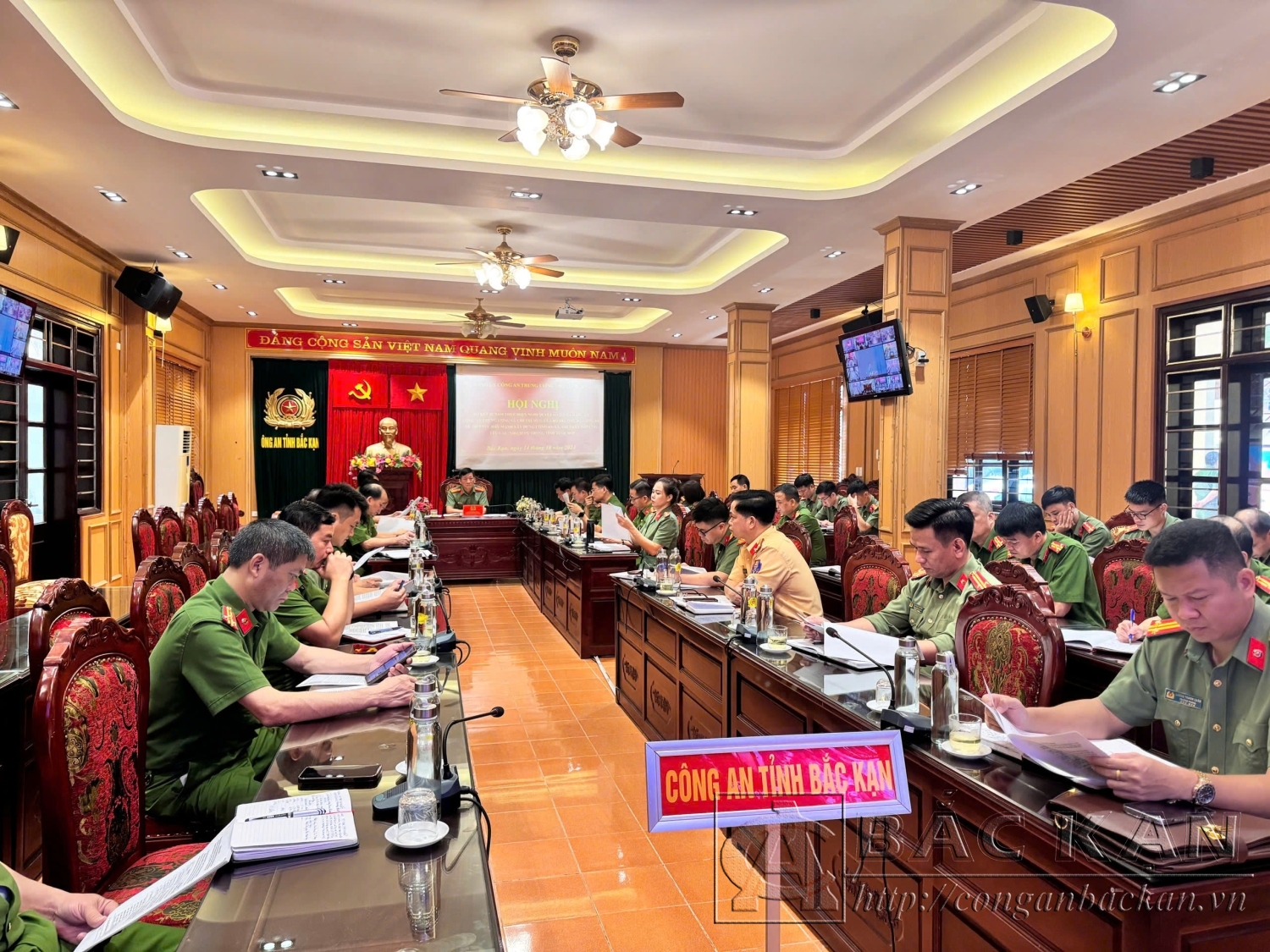 Đại tá Hà Trọng Trung, Phó Giám đốc Công an tỉnh chủ hội nghị tại điểm cầu Công an tỉnh Bắc Kạn