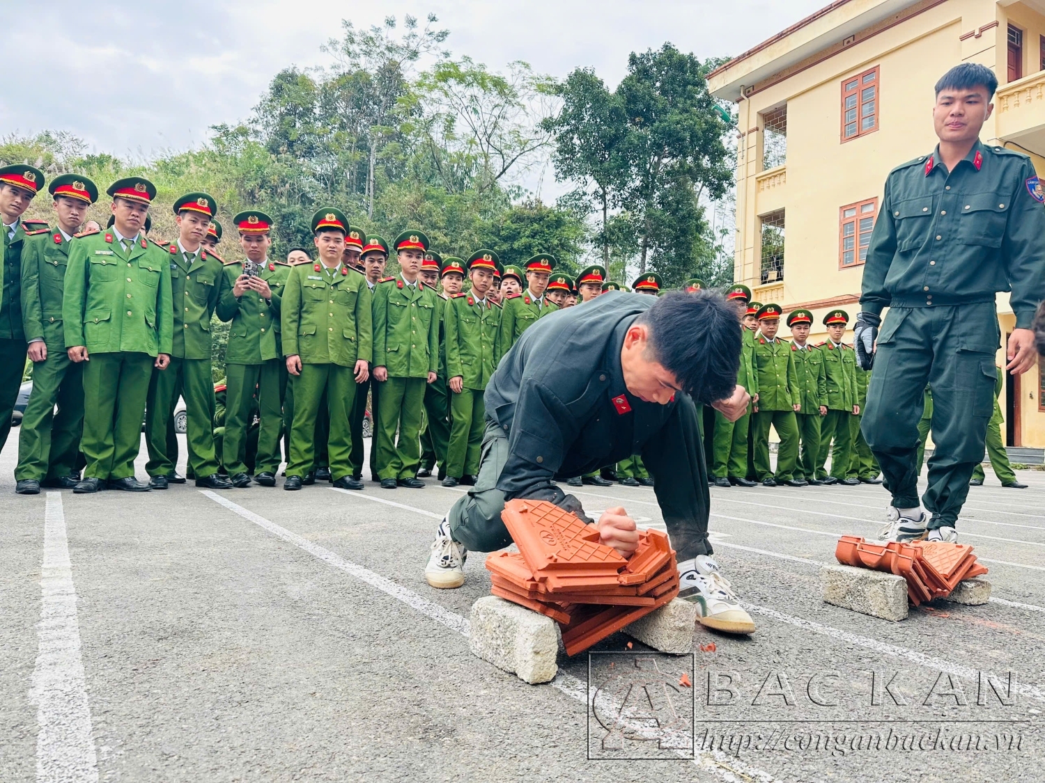 phá mục tiêu