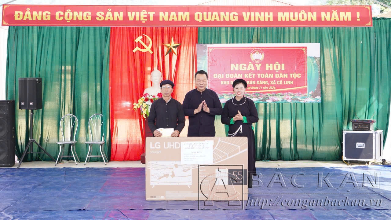 s Tuyên tặng qua