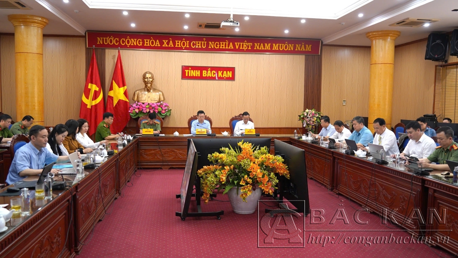 Các đại biểu tại điểm cầu Uỷ ban nhân dân tỉnh Bắc Kạn