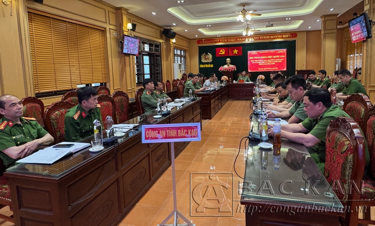 Đại tá Hà Trọng Trung, Phó Bí thư Đảng uỷ, Phó Giám đốc Công an tỉnh chủ trì Hội thảo tại điểm cầu Công an Bắc Kạn