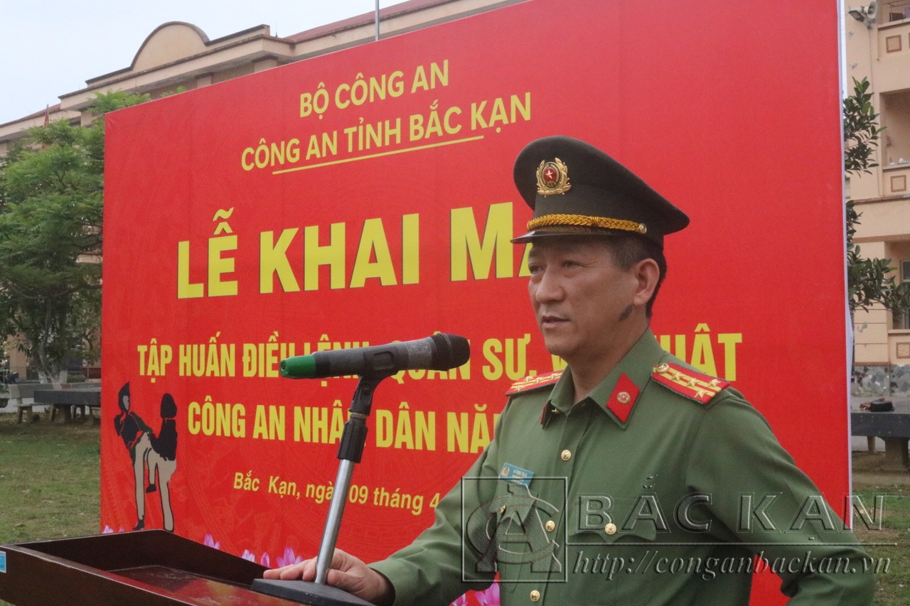 Đại tá Hà Trọng Trung, Phó Bí thư Đảng uỷ, Phó Giám đốc Công an tỉnh phát biểu khai mạc